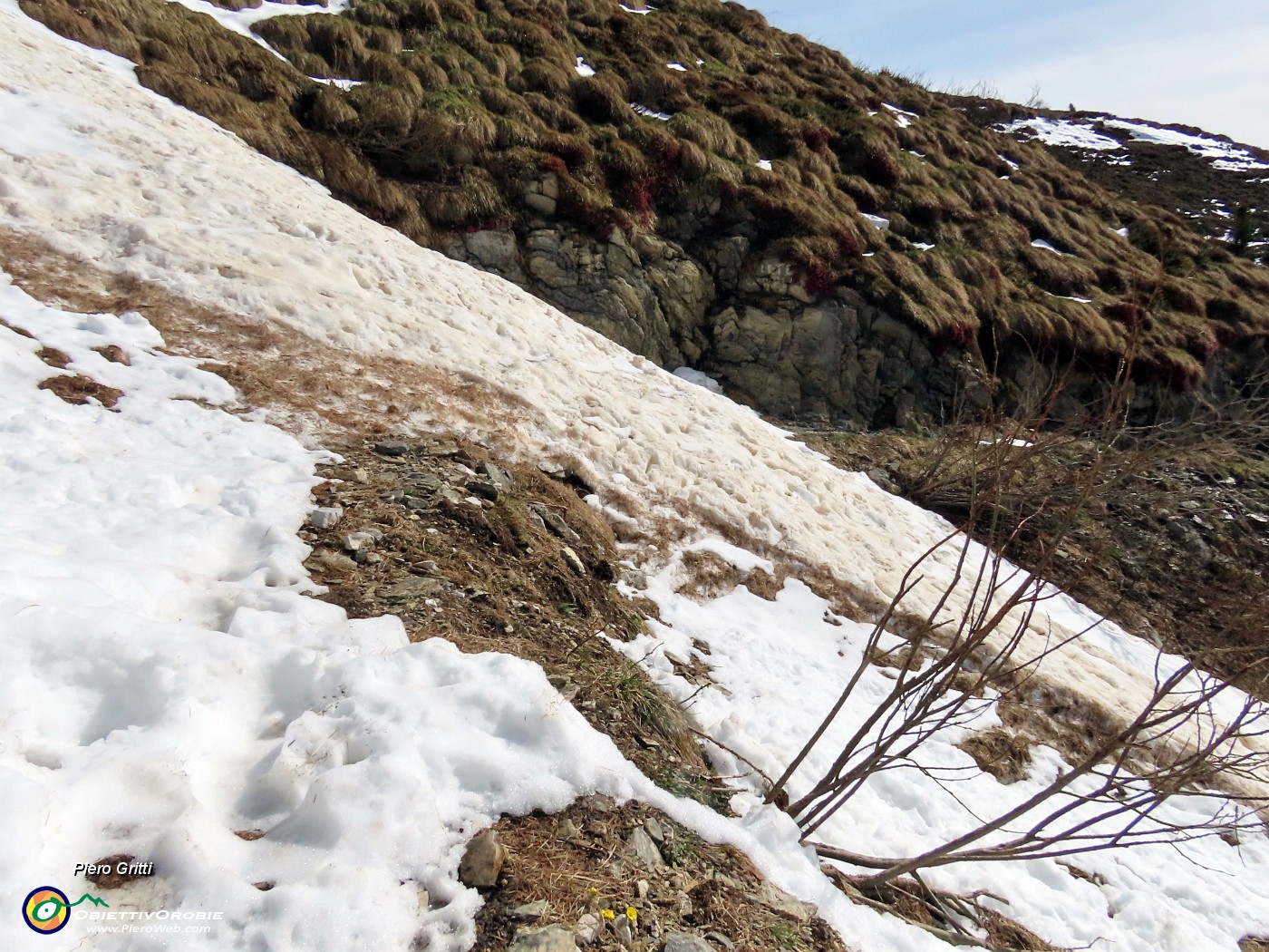 27 Attraverso con attenzione slavina con neve piuttosto ghiacciata .JPG